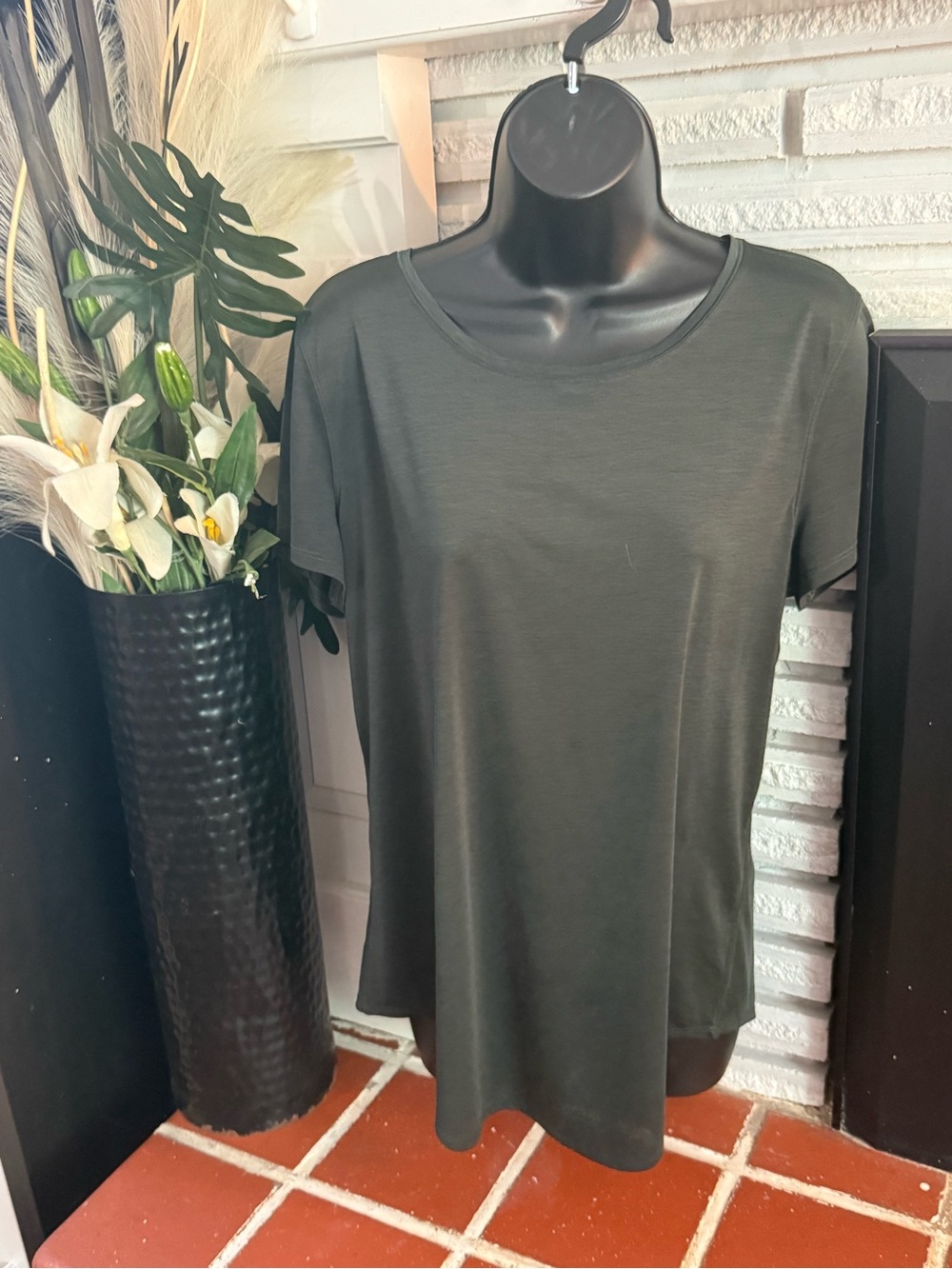 lululemon athletica Olive Green Short Sleeve Crew Tee - Size L